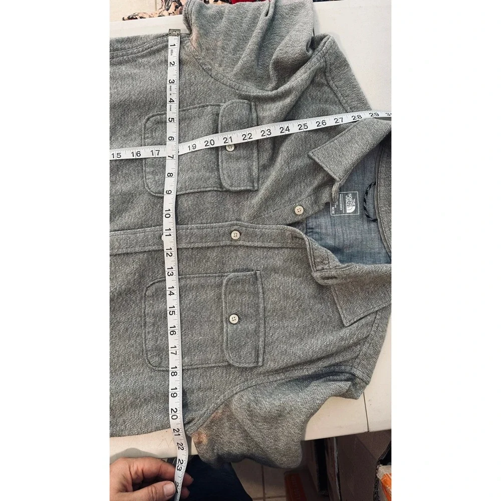 The North Face Mens M Gray‎ Long Sleeve Button Up Shirt Two Pocket Casual FLAWED
